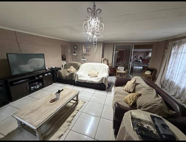 3 BEDROOM HOUSE FOR SALE IN VANDERBIJLPARK CW 5